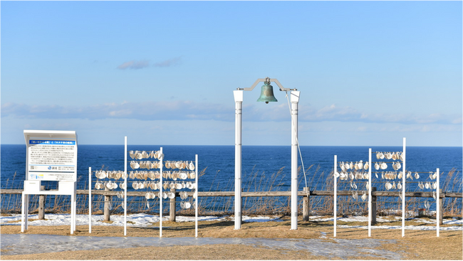流氷が訪れるオホーツク海「能取岬灯台」を結節点とした地域活性化 「願いを叶える鐘」「ホタテ貝の絵馬」の設置成果報告