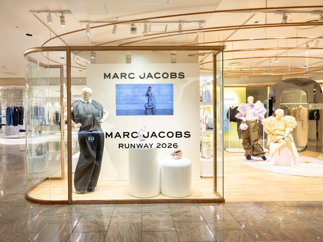 【マーク ジェイコブス】RUNWAY COLLECTIONも展開する、特別なポップアップが伊勢丹新宿店にオープン。