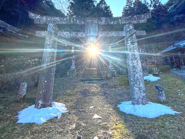 【福岡県東峰村】岩屋神社の光の道 ~限られた時期にしか立ち会えない、東峰村の特別な輝き~