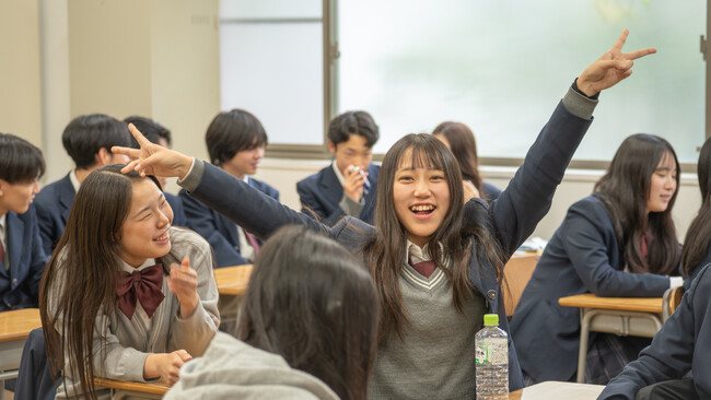 「大阪 おもろい 化粧品」で見つかったモントリッチ株式会社が大阪偕星学園高校で“おもろい”美容ゼミを開催