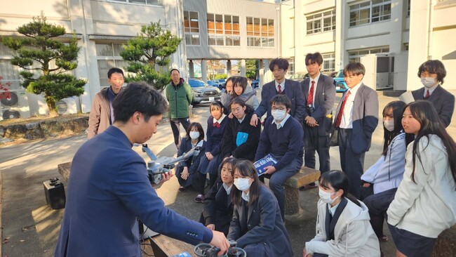 高校生がドローンショーに挑戦!中京テレビ「そらメディア」が津商業高校で特別授業を開講