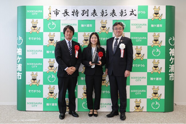 「東京2025デフリンピック」銀メダル獲得！デフサッカー女子日本代表主将・高木桜花選手(袖ケ浦市出身）を表彰しました