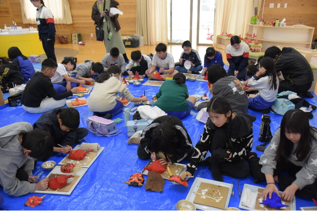 もうすぐ鬼祭！八町小学校で触れる地域の伝統技術 ～みんなで作ろう「鬼と天狗の張り子面」～