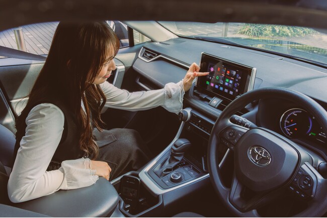 1万円で“車内アップグレード”！挿すだけでCarPlay／Android Auto／Android 12を集約する「GETPAIRR On The Go」──毎回の抜き差しを終わらせる。