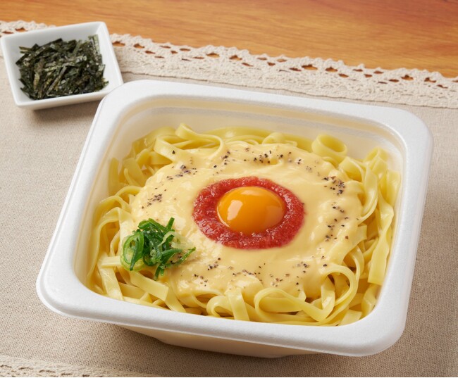 生麺専門店のこだわりを、より日常に。生麺専門店「鎌倉パスタ」は、2026年2月10日（火）よりファミリーマートにて、第3弾となる当社監修の新商品を発売いたします。