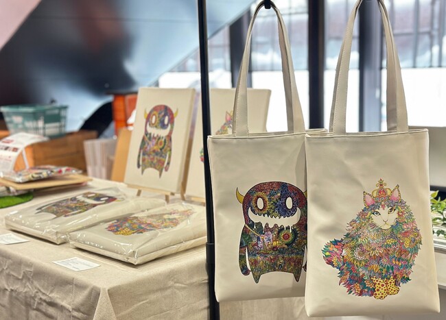 青森出身アーティスト GOMA × りんご由来のバイオベースレザー「RINGO-TEX(R)︎」コラボ商品を限定販売！東京赤坂の「AoMoLink～赤坂～」にてポップアップストアを開催