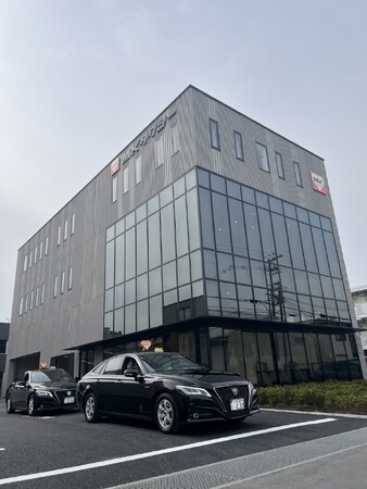 大阪エムケイ、伊丹空港至近の新社屋へ北営業所を移転しレンタカー事業を開始