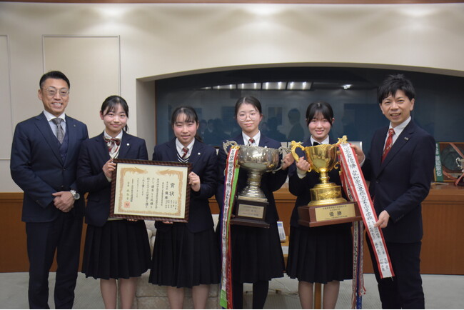 全国高校弓道選抜大会優勝！豊橋商弓道部、創部７１年目で初！！ー市長に報告ー