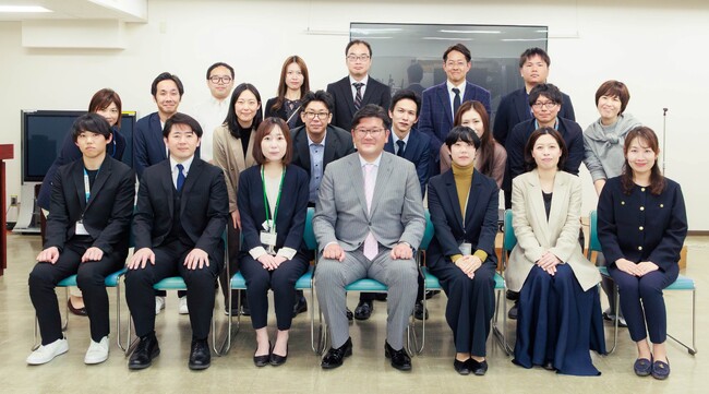 パーソルキャリア、自社社員と静岡県裾野市の職員が協業裾野市役所の人材育成などに関する事業構想を市長に提案