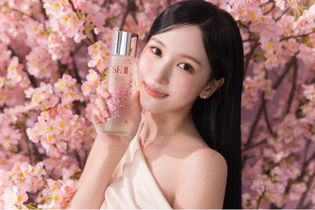 限定桜ボトル発売を記念したスペシャルイベントにグローバルブランドアンバサダーMINAが来場