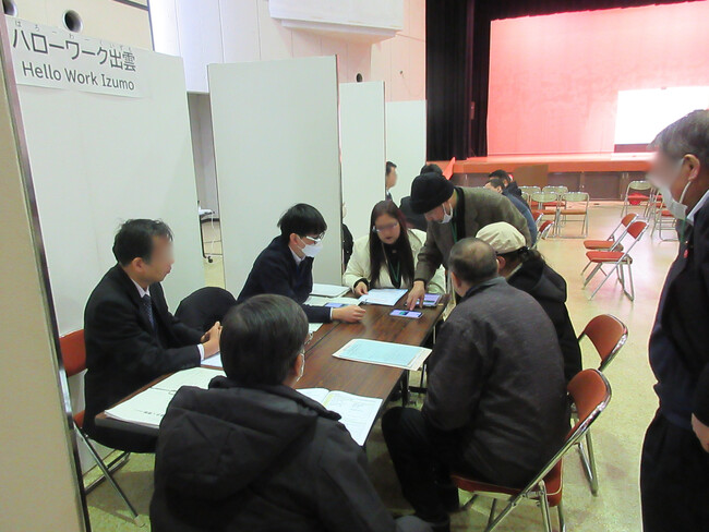 【実施報告】出雲市主催の外国人住民対象合同企業説明会にて、世界最小・最軽量級スマートディスプレイ「GUIDE01」の実証実験を実施