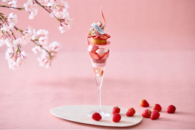 【名古屋】【開業10周年】心ゆくまで苺を愛でる、贅沢な春のひととき。桜香るグラスの中にもちもちの苺大福を忍ばせた1か月間限定の春色パフェ！「大人のご褒美パフェ～Strawberry Blossom～」