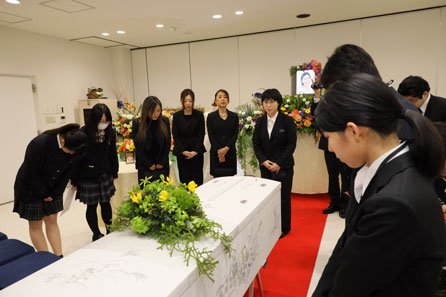 日本で4校・都心唯一（※）の「葬祭を学ぶ学科」が葬儀教育を公開。“過労死の教師と外国人家族”をテーマに学生が模擬葬儀を運営（2月15日）【東京ホスピタリティ・アカデミー】（※2026年2月 当社調べ）