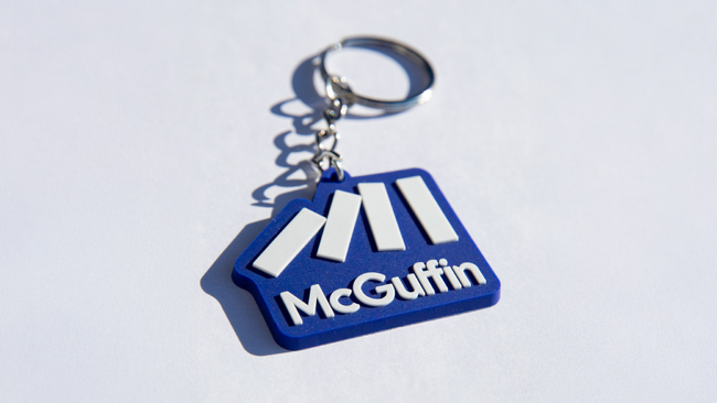 カルチャー動画メディア「McGuffin」アイコンをモチーフにしたオリジナルキーホルダーを本日より新発売