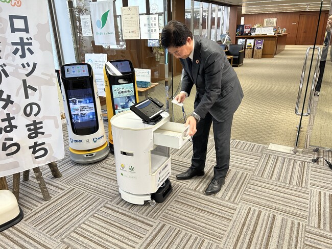 相模原市役所本庁舎で配送ロボットの走行実証を実施