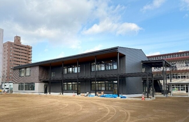 建築基準法の改正（※1）によって可能となった先進的な木造建築技術を活用　三井ホームが「桜の聖母学院小学校・中学校」の『木造』中学校校舎を竣工
