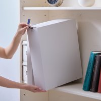 ～保管のお悩みをスッキリ解決！子どもの立体作品を収納可能(厚み10cmまで)～
おかたづけシリーズ「作品思い出ボックス」から“特大サイズ”を新発売！