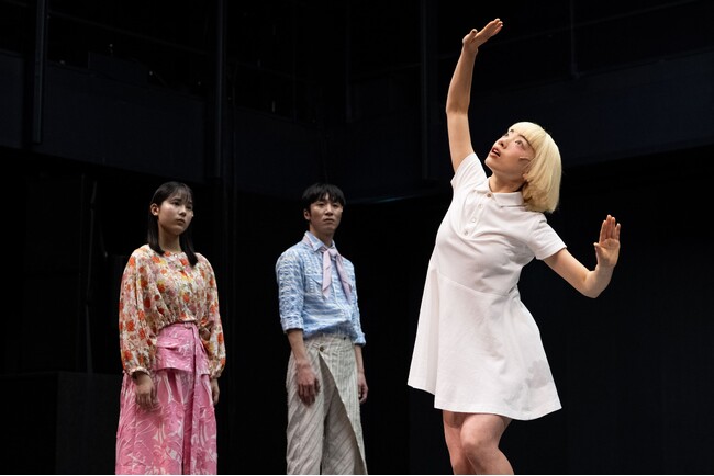能のフォーマットを応用し、ついえた「夢」を幻視する、レクイエムとしての音楽劇　KAAT神奈川芸術劇場プロデュース『未練の幽霊と怪物―「珊瑚」「円山町」―』開幕