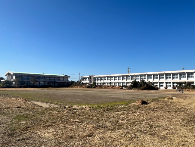 旧青戸中学校を売却します