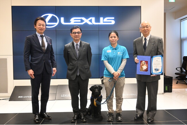 ウエインズトヨタ神奈川株式会社より3回目となるホスピタル・ファシリティドッグ(R)育成へのご寄付をいただきました