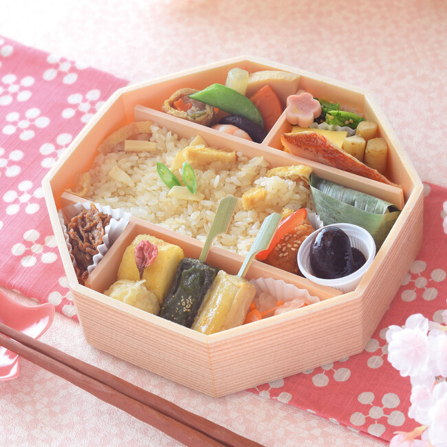 【梅の花テイクアウトショップ】お花見など季節の行楽に「春の行楽弁当」期間限定販売！