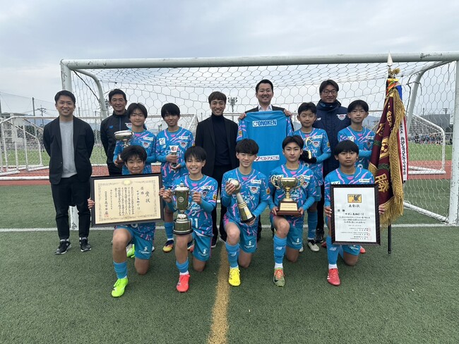 【小野建株式会社】サガン鳥栖U-12の全日本大会初優勝を祝して、U-12チームと交流を行う