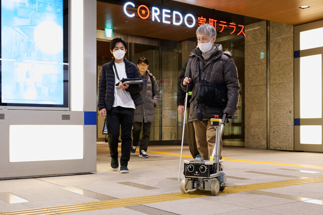 トヨタ・モビリティ基金と三井不動産、日本橋を舞台に視覚障がい者用歩行支援ツールの実証実験を実施