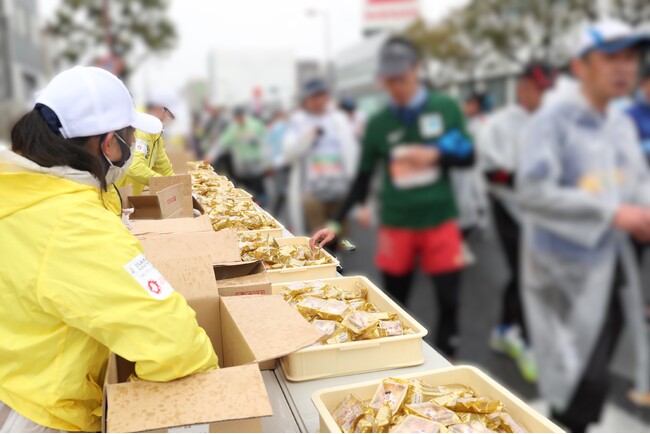 今年もあみだ池大黒が「大阪マラソン2026」のオフィシャルサポーターに！給食に「大阪花ラング」13,000個、 「大阪もちまろ菓」13,000個を提供
