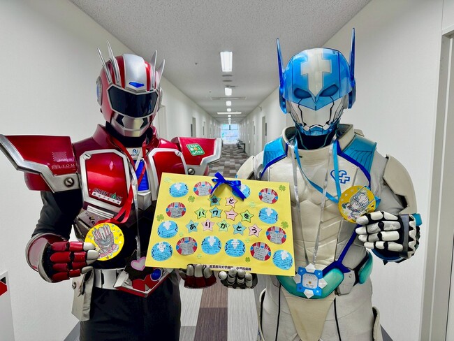 ヒーローが小児病棟で子どもたちに笑顔を届ける。ドゲンジャーズ基金が産業医科大学病院にて助成を実施