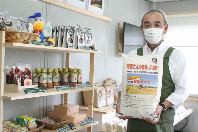 【40年の“チョークの絆”が街を救う】昨今の米不足に寄り添う「北海道美唄コンテナショップ」が、地域の食卓と心を結ぶ新たなコミュニティ拠点に。
