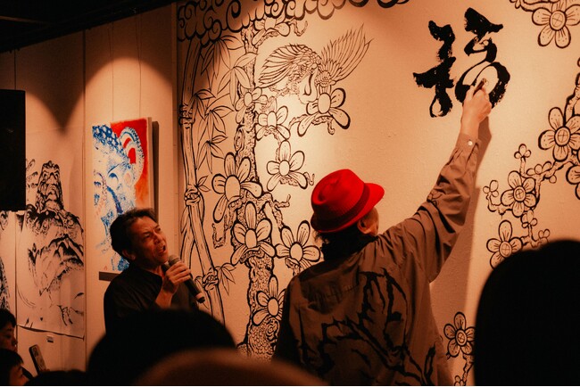 【開催報告】書アート × 音楽 石垣島の同級生2人、地元で初コラボ【蔵元 SAKE & GALLERY】