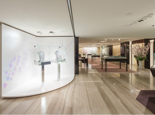 柔らかな春の光に包まれたTASAKI 銀座本店で“Bloomin’ Pearl”開催中