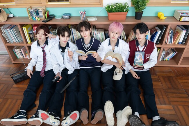 【ABEMA】脱落＆帰宅なしのタイムスリップ生活がスタート！｜SM ENTERTAINMENT所属の男子練習生で構成されたチーム“SMTR25”初のバラエティ番組『応答せよ！僕らのハイスクール』第1話