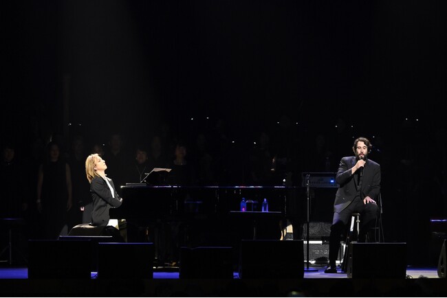 YOSHIKI×ジョシュ・グローバン　名曲「ENDLESS RAIN」を披露　盟友ジョシュの15年ぶり来日公演初日に実現したスペシャル共演