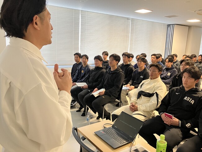 亜細亜大学硬式野球部に「認知症教育の出前授業」を実施しました。
