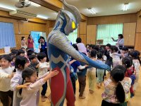 「ウルトラマン基金」被災地支援訪問
八丈島の園児とウルトラマンゼロが交流