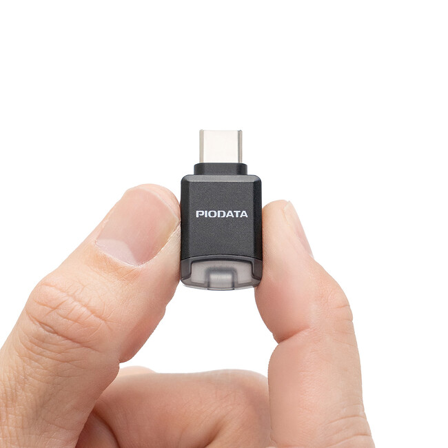 超小型！写真・動画をバックアップできるUSB-Cカードリーダー