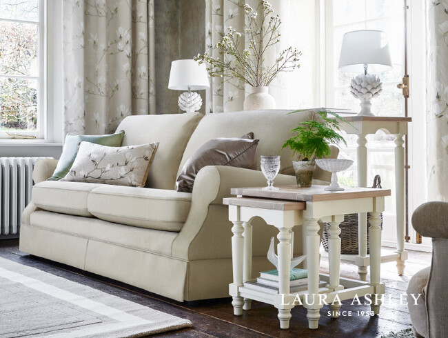 【LAURA ASHLEY】ローラ アシュレイの美学を灯す、ライティングコレクション