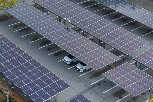 【リソルグループ、駐車場を活用した脱炭素化を推進】「有田リソルゴルフクラブ」、ソーラーカーポートを稼働開始