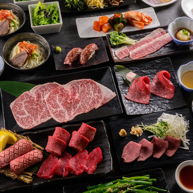 芸能人御用達の焼肉店『牛恋』が3月1日より『春限定メニュー』と『春の歓送迎会コース』を提供開始。