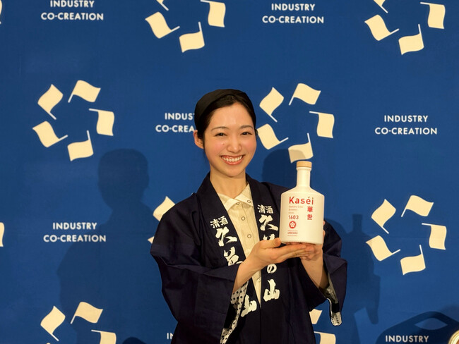 【1603年創業・根本酒造】地元出身の俳優・小駒ゆかが「取締役社長」に就任。世界基準の最高峰梅リキュール『華世 -Kasei-』と共に挑む、老舗酒蔵の新たな挑戦。