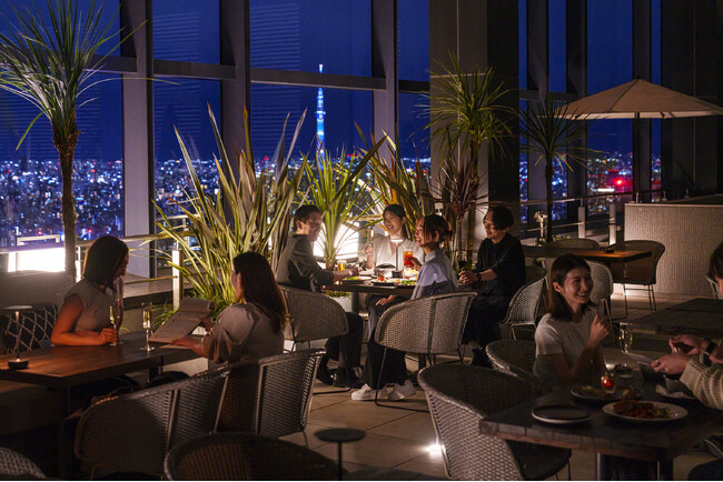 開放的なテラス席で夜景と美食に酔いしれる 「ビアテラスプラン」予約受付開始