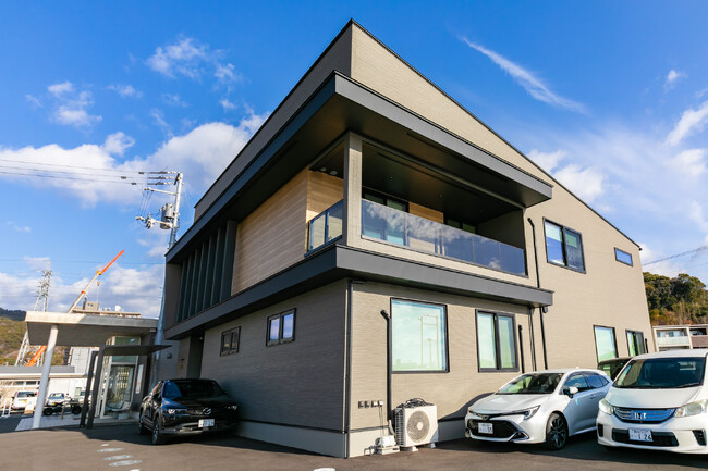 【新棟完成】高知市・医療法人仁徳会アポロニア歯科クリニック、福利厚生設備と技工所併設、別館「アネックス」運用開始