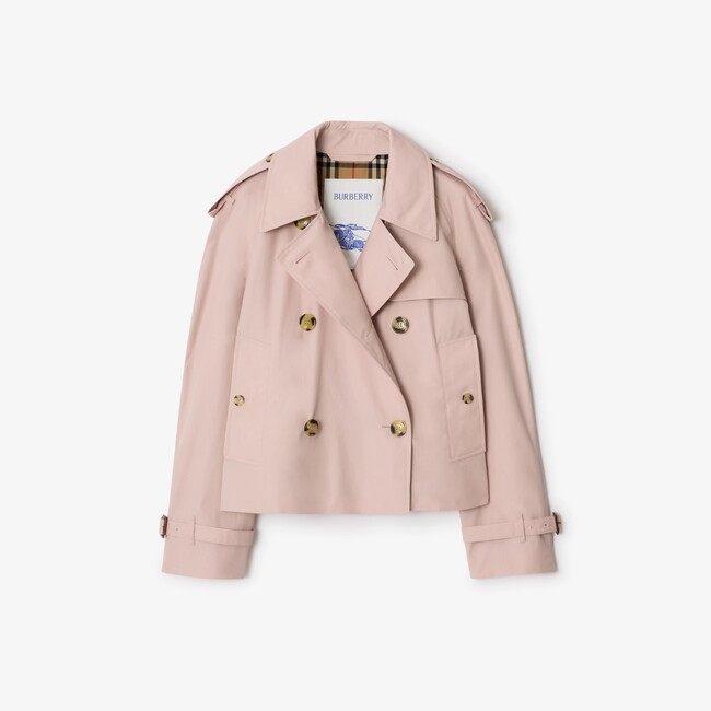 【BURBERRY】伊勢丹新宿店にて「Trench, Portraits of an Icon」ポップアップを開催