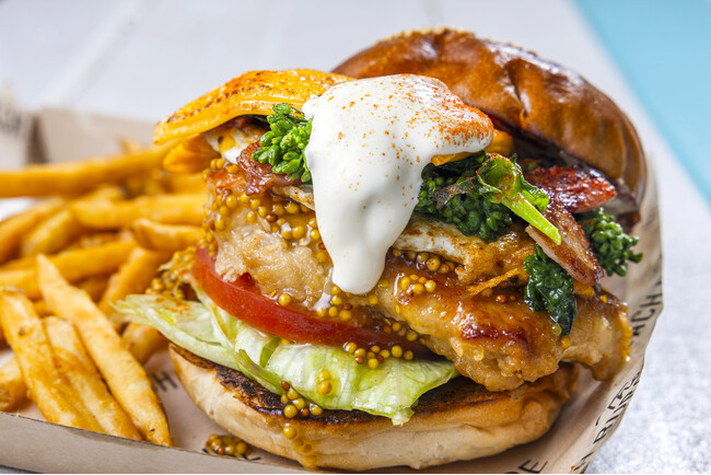 【食べログ ハンバーガー 百名店】The BEACH BURGER HOUSE春限定「桜姫鶏のベーコンエッグバーガー」新登場