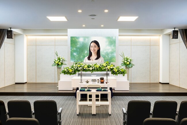 葬儀の祭壇は新しいステージへ　笑顔と感謝が溢れる葬儀を叶える家族葬ビジョン祭壇「EMO（エモ）」を導入