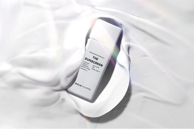 高い耐水性と石けんオフの利便性を両立する特殊処方を採用。進化した低刺激設計の日焼け止め「THE SUNSCREEN」