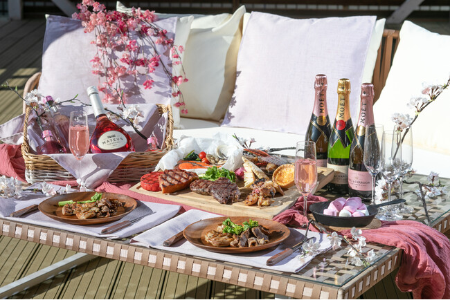 【新横浜プリンスホテル】ルーフトップでお花見気分のバーベキュー！桜にちなんだ食材を堪能！「さくらBBQ」を販売