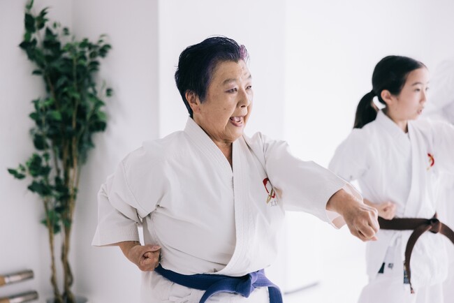 3月8日は国際女性デー「シニア女性」が登場する広告ビジュアルは全体の 5.3% 消費者の共感を得られるビジュアル表現を解説