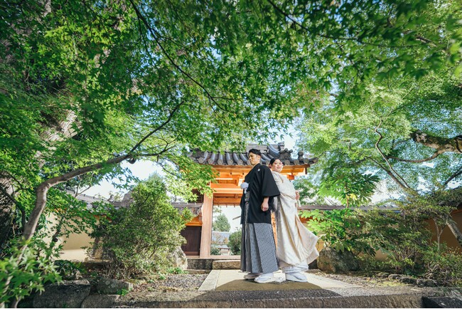 【京都から15分の秘境】オーバーツーリズムを回避。人混みを離れ、静寂の山寺を独占する「和装ロケーションフォト」を高槻で始動